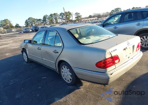 1999 Mercedes-Benz E 320 z USA, uszkodzony, nr VIN WDBJF65H9XA757356